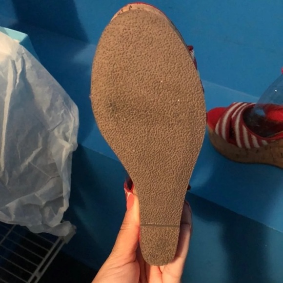 Sole Obsession Women's Red Wedge Sandal Size 7 - Picture 5 of 7